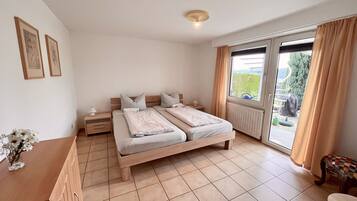 Apartment | 2 bedrooms, individually furnished, bed sheets