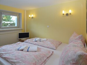 House | 2 bedrooms - Apartment in Schnett Near the ski Area (Masserberg)