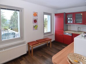 House | Private kitchen | High chair - Apartment in Schnett Near the ski Area (Masserberg)