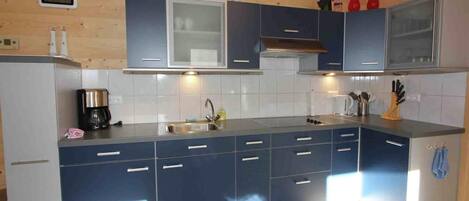 Appartement | Privékeuken | Een kinderstoel