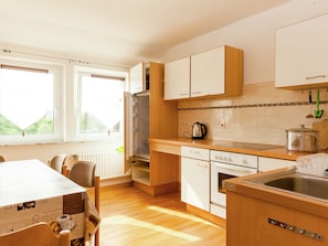 House | Dining - Large Group House in Hesse With Common Room, Terrace, Garden - Ideally Situated (Homberg)