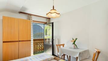 House | 3 bedrooms, individually furnished, bed sheets