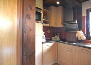 House | Private kitchen | Dishwasher, highchair