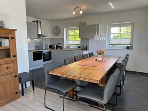 House | Private kitchen | Stovetop, highchair - Familienfreundliches Ferienhaus (Oldenburg in Holstein)