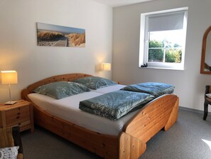 5 bedrooms, individually furnished, bed sheets