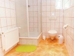 House | Bathroom | Bathtub, towels