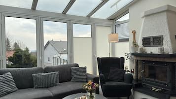 Ferienhaus | Wohnzimmer | Kamin