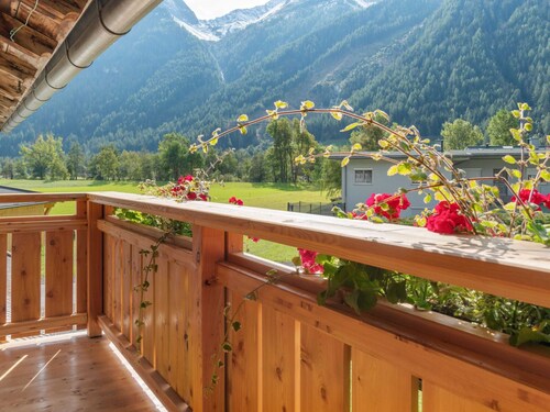 Boutique Holiday Home in Längenfeld near Ski Bus Stop