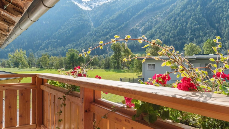 Boutique Holiday Home in Längenfeld near Ski Bus Stop