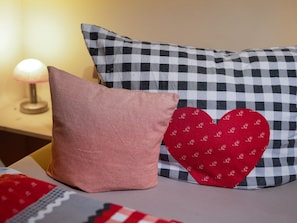 2 bedrooms, individually furnished, cribs/infant beds, bed sheets