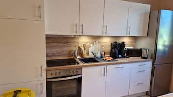 Ferienhaus | Eigene Küche | Mikrowelle, Herdplatte, Geschirrspüler, Hochstuhl