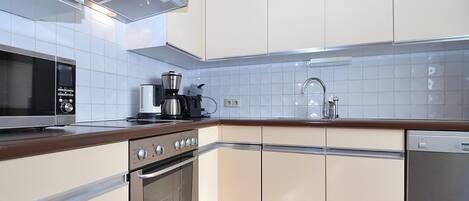 House | Private kitchen | Microwave, stovetop, high chair