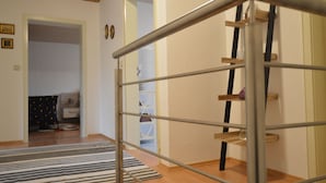 3 bedrooms, individually furnished, bed sheets - Comfortable Flat With Garden and Covered Terrace in Forested Surroundings (Buchet)