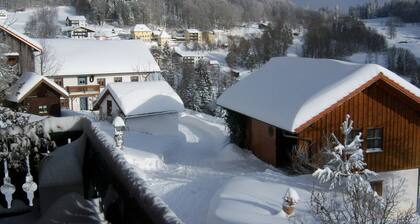 Ehemaliges Bauernhaus mit Liegewiese