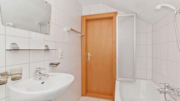 Apartemen | Kamar mandi | Kombinasi shower/bathtub