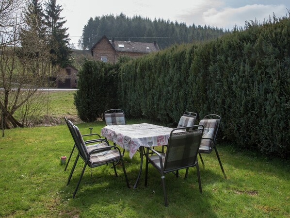 House | Garden - Erdgeschosswohnung in Ruhiger Lage (Lirstal)