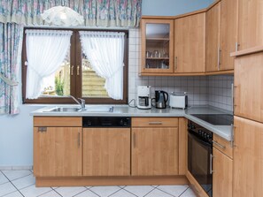 House | Private kitchen | High chair - Erdgeschosswohnung in Ruhiger Lage (Lirstal)