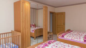 House | 2 bedrooms, individually furnished, bed sheets