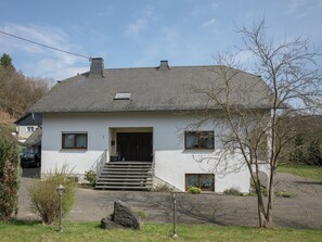 House | Exterior - Erdgeschosswohnung in Ruhiger Lage (Lirstal)