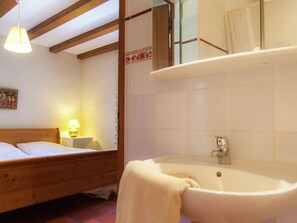 House | Bilik Mandi | Pancuran mandi, tuala disediakan 