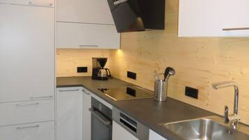 Apartemen | Dapur pribadi | Kursi makan untuk bayi