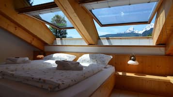 House | 5 bedrooms, individually furnished, bed sheets