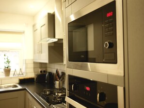 Apartment, 3 Bedrooms | Private kitchen - Fishponds Place 355b (Bristol)