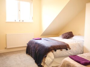 Apartment, 3 Bedrooms | 3 bedrooms, free WiFi - Fishponds Place 355b (Bristol)