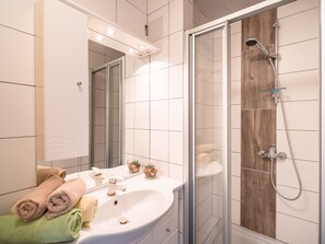 Apartment | Bathroom - Beautiful Apartment With Swimming Pool in Lukowitz (Ludmannsdorf)