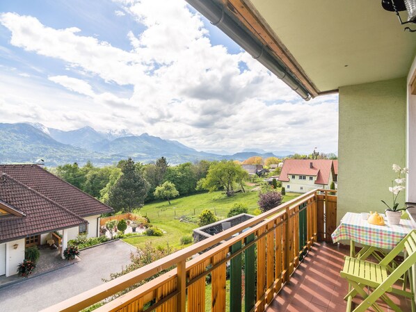 Balcony - Beautiful Apartment With Swimming Pool in Lukowitz (Ludmannsdorf)