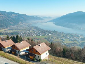 Exterior - Upscale Holiday Home in Bodensdorf With Wellness & Sauna (Steindorf am Ossiacher See)