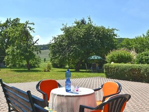 House | Dining - Sophisticated Holiday Home With Garden (Grabfeld)