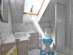 House | Bathroom - Sophisticated Holiday Home With Garden (Grabfeld)