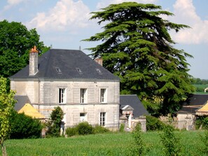 Exterior - Mansion With all Modern Comforts, Swimming Pool, Large Garden and Stunning Views (Cussay)