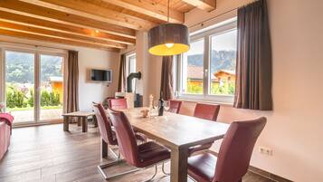 Chalet | Dining