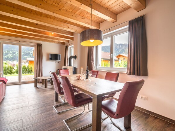 Chalet | Dining
