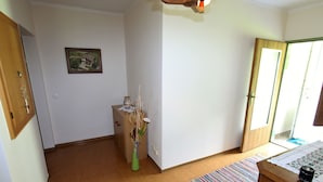 2 bedrooms, individually furnished, bed sheets - Modern Apartment in Kolbnitz With Terrace (Reisseck)