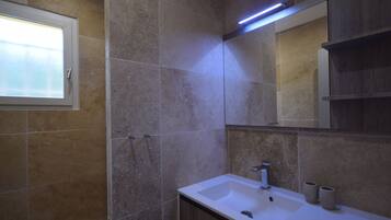 House | Bathroom | Shower, towels