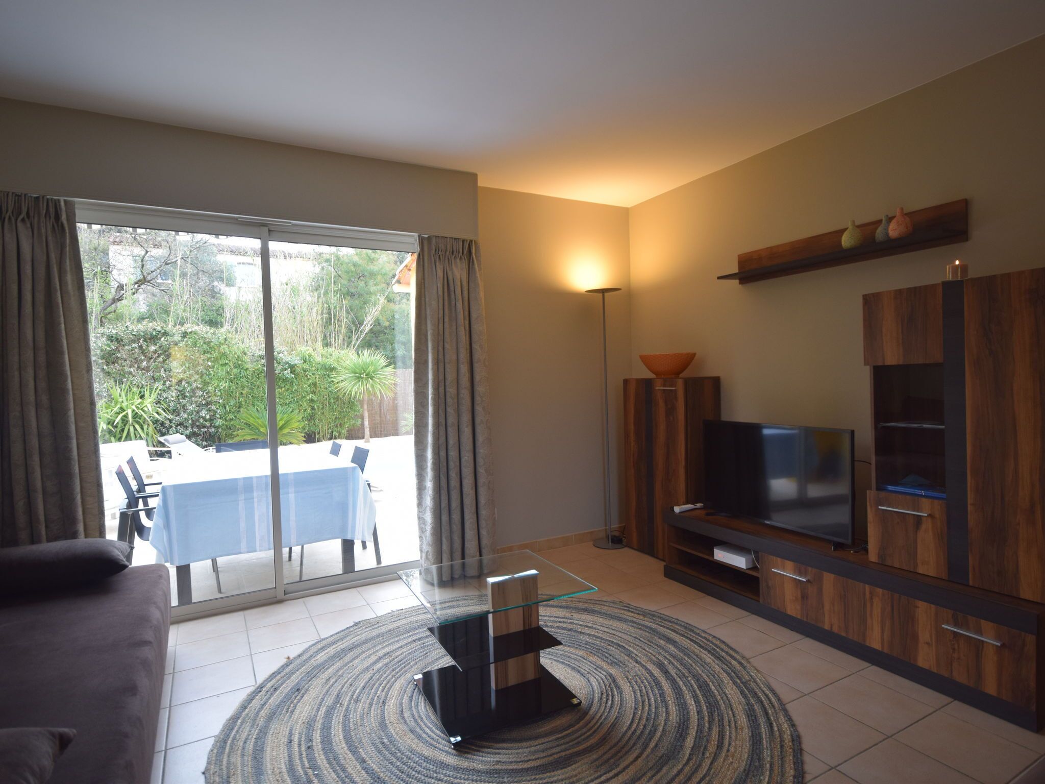 House | Living room | Fireplace, DVD player