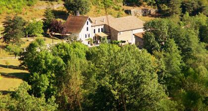Charming Holiday Home in Étables With Swimming Pool