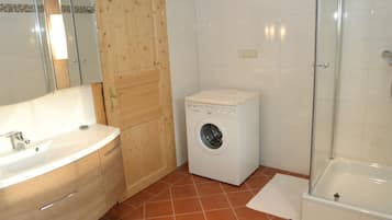 Bathroom | Bathtub, towels