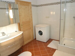 Bathroom | Bathtub, towels