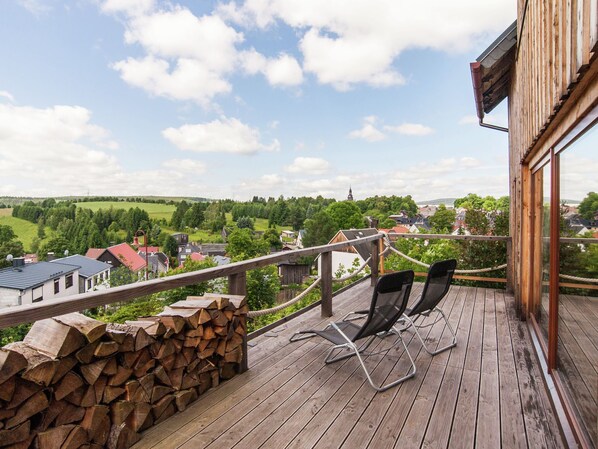 House | Balcony - Detached Cozy Holiday Home With Spacious Garden, Balcony and Terrace (Grossbreitenbach)