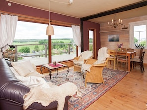 House | Living room - Detached Cozy Holiday Home With Spacious Garden, Balcony and Terrace (Grossbreitenbach)