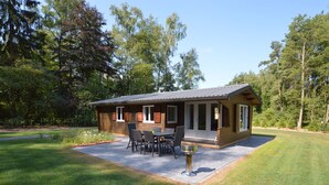 Unclassified image, 3 of 24, button - Beautifully Furnished Chalet With a Huge Garden in the Middle of Nature (Beerse)