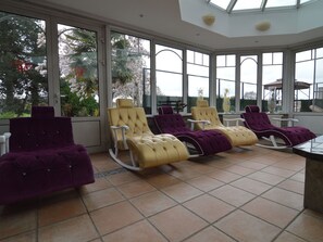 Living room - Charming Holiday Home with Hot Tub in Bree (Bree)