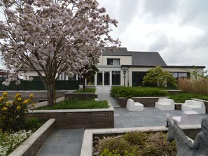 Exterior - Charming Holiday Home with Hot Tub in Bree (Bree)