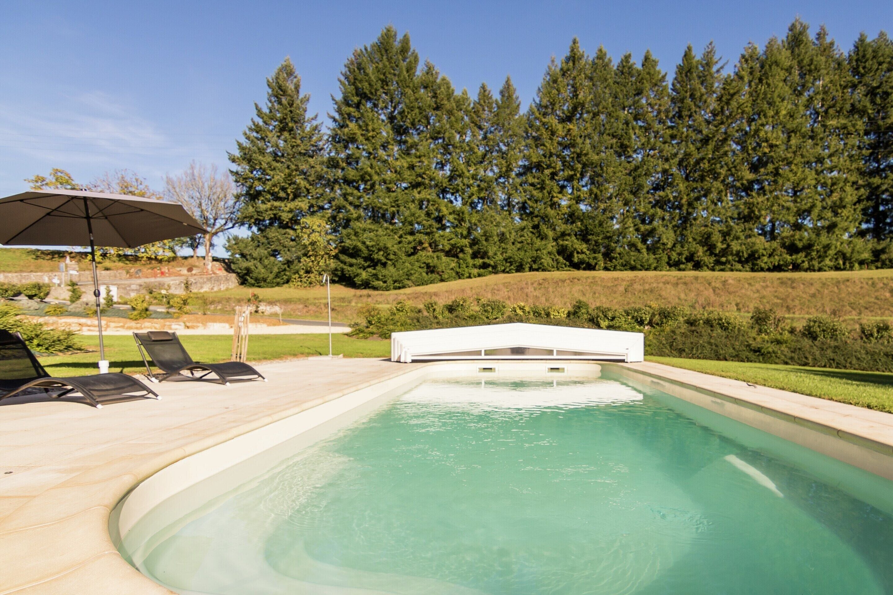 Vila | Piscina | Piscina interna, piscina externa