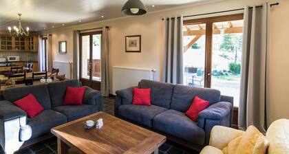 Poolside Luxury Villa in Montignac