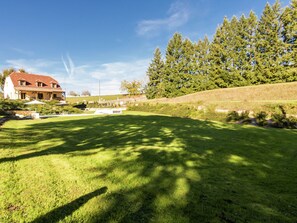 Garden - Poolside Luxury Villa in Montignac (Montignac)